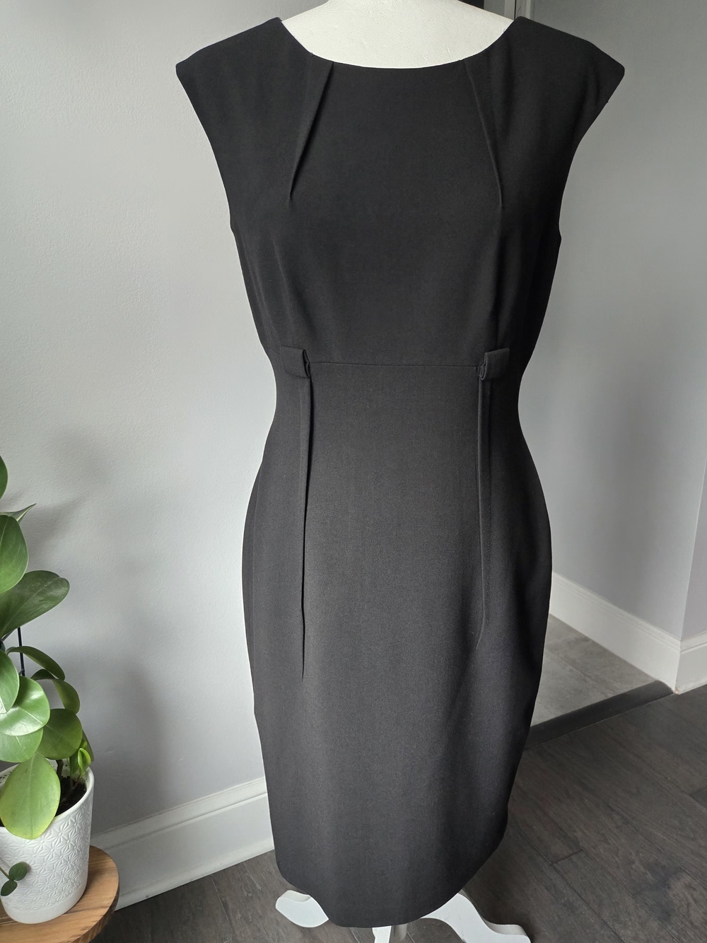 Calvin Klein Black Cap-Sleeve Sheath Dress Work Career LBD Size 4